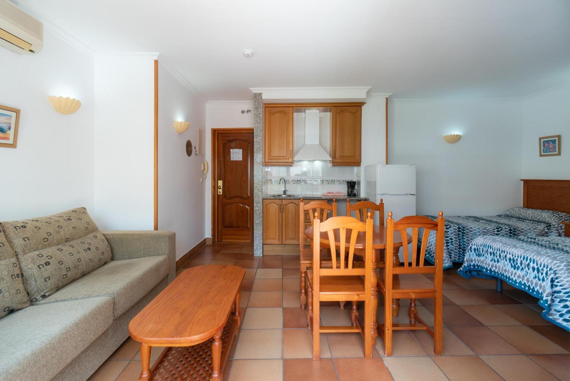 Apartamentos Leonor Carihuela Torremolinos Pokój zdjęcie